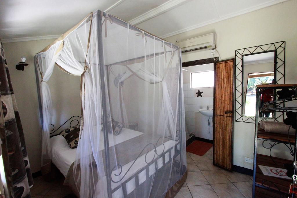 Zigzag Town Lodge Livingstone Buitenkant foto