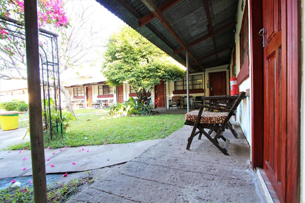 Zigzag Town Lodge Livingstone Buitenkant foto