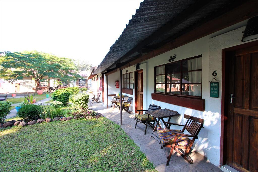 Zigzag Town Lodge Livingstone Buitenkant foto