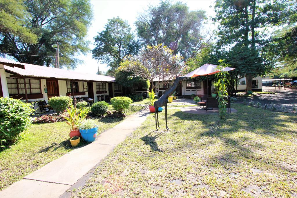 Zigzag Town Lodge Livingstone Buitenkant foto