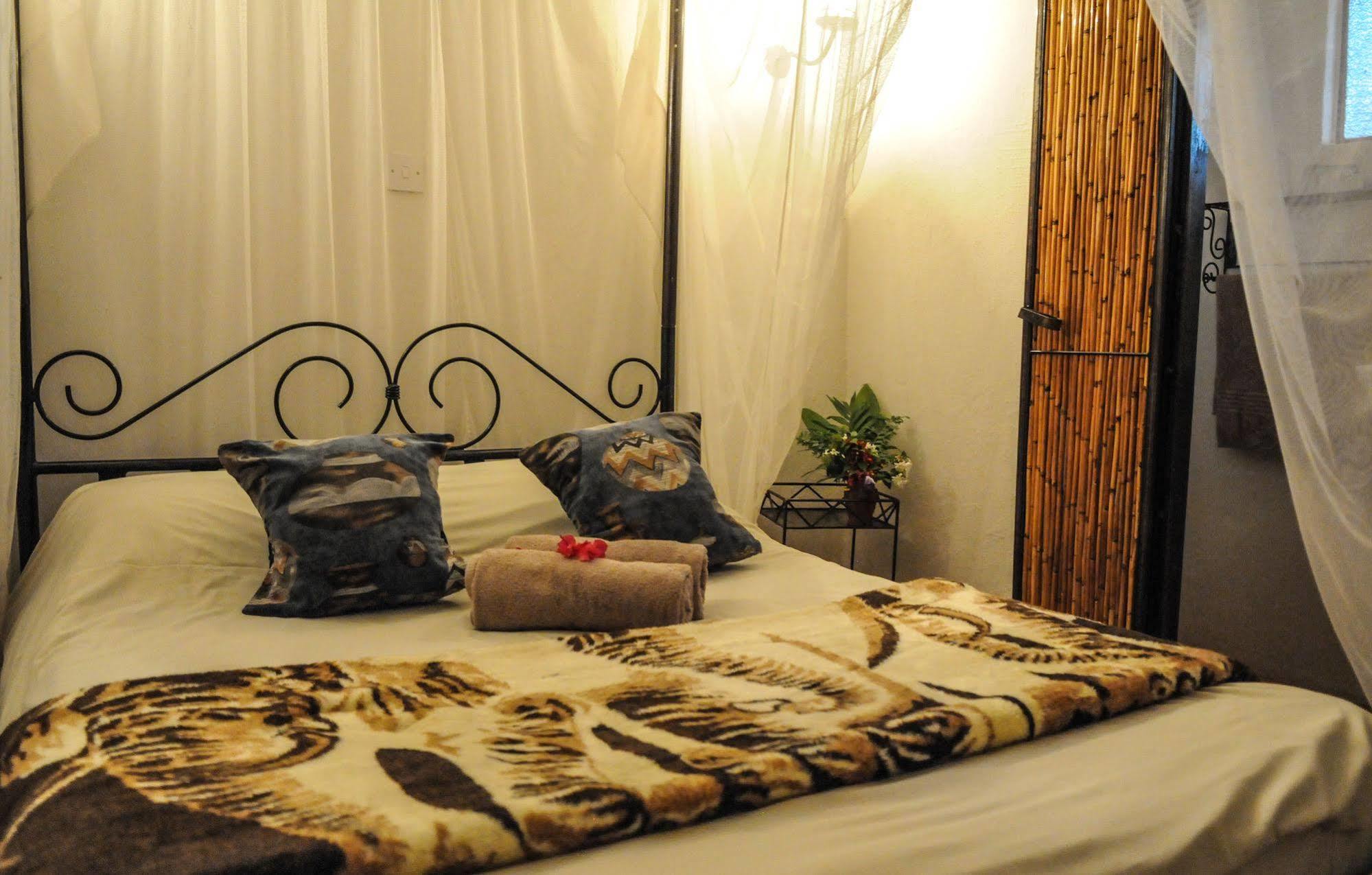Zigzag Town Lodge Livingstone Buitenkant foto