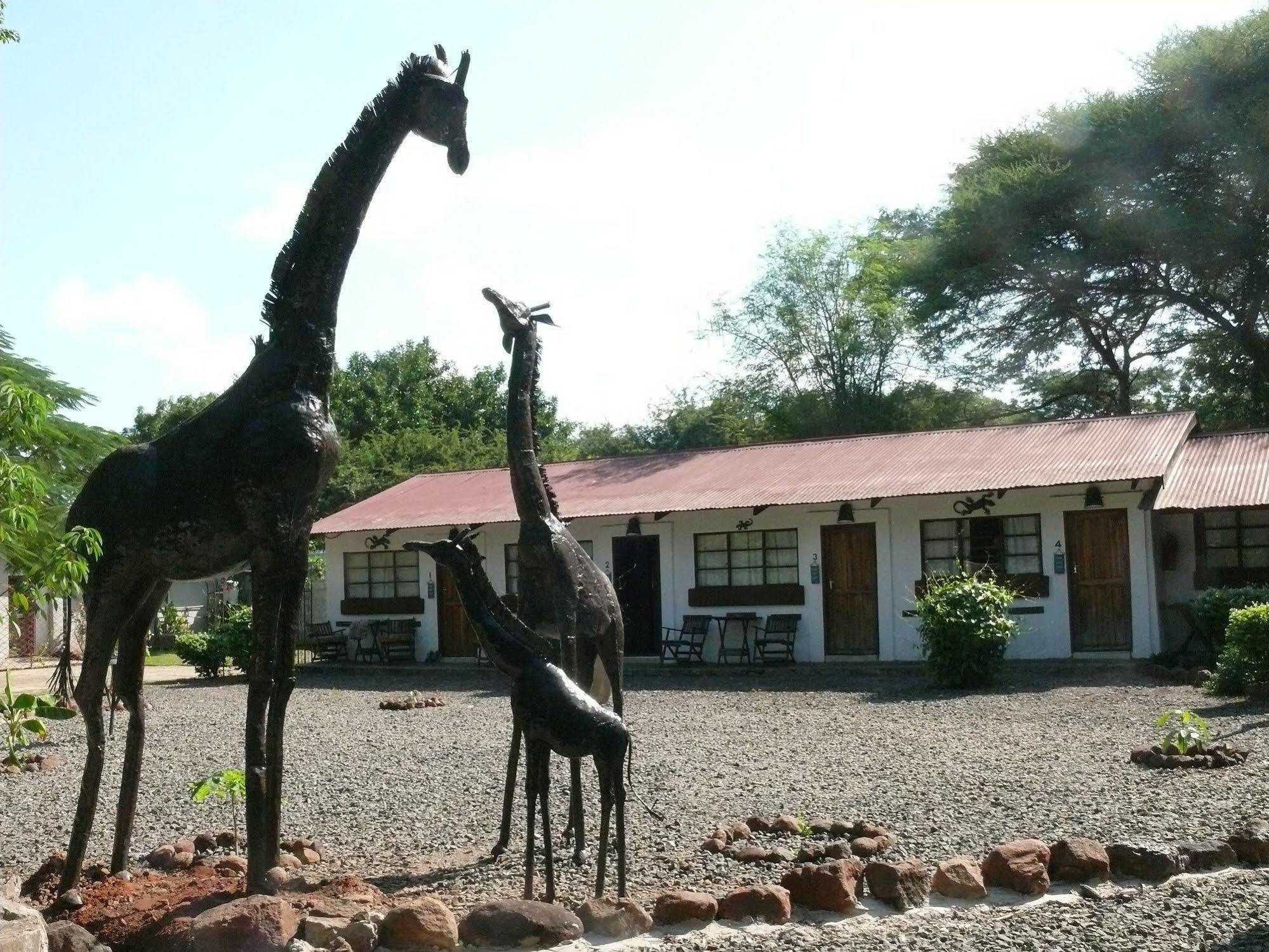 Zigzag Town Lodge Livingstone Buitenkant foto